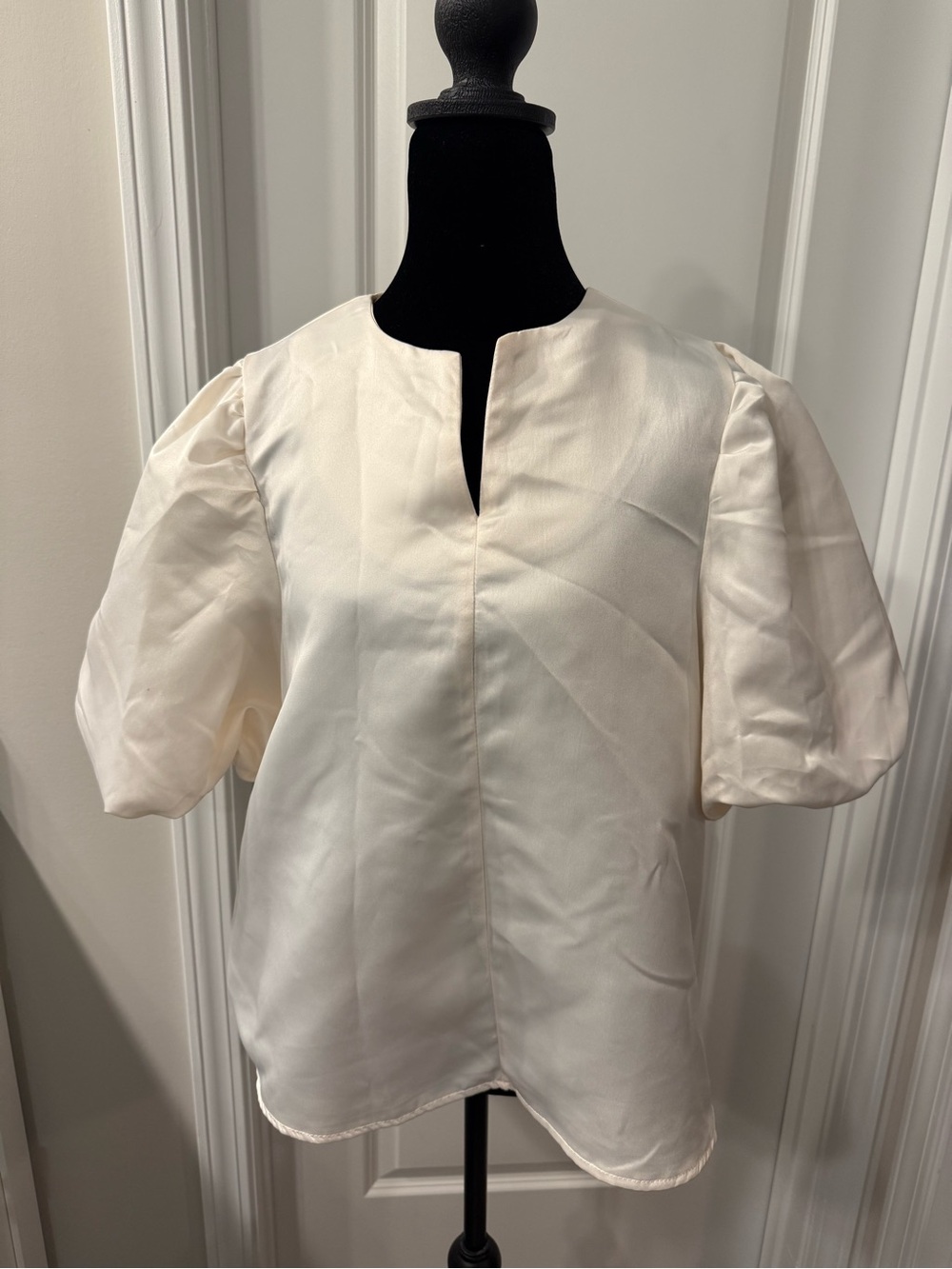 Off-White Puffy Sleeve Blouse